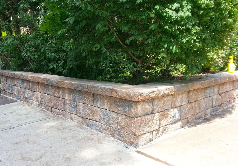 Small precast block retaining wall